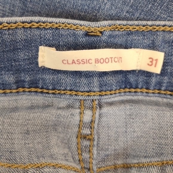 Levi's women's boot cut stretchy denim size (12) M. - W 31. L32 - Picture 5 of 16